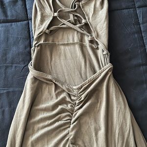 Backless scrunch army green dress 💚